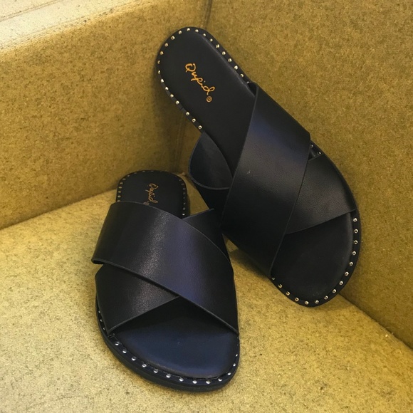 Last Pair🚨Cross Strap Sandals - Picture 5 of 6